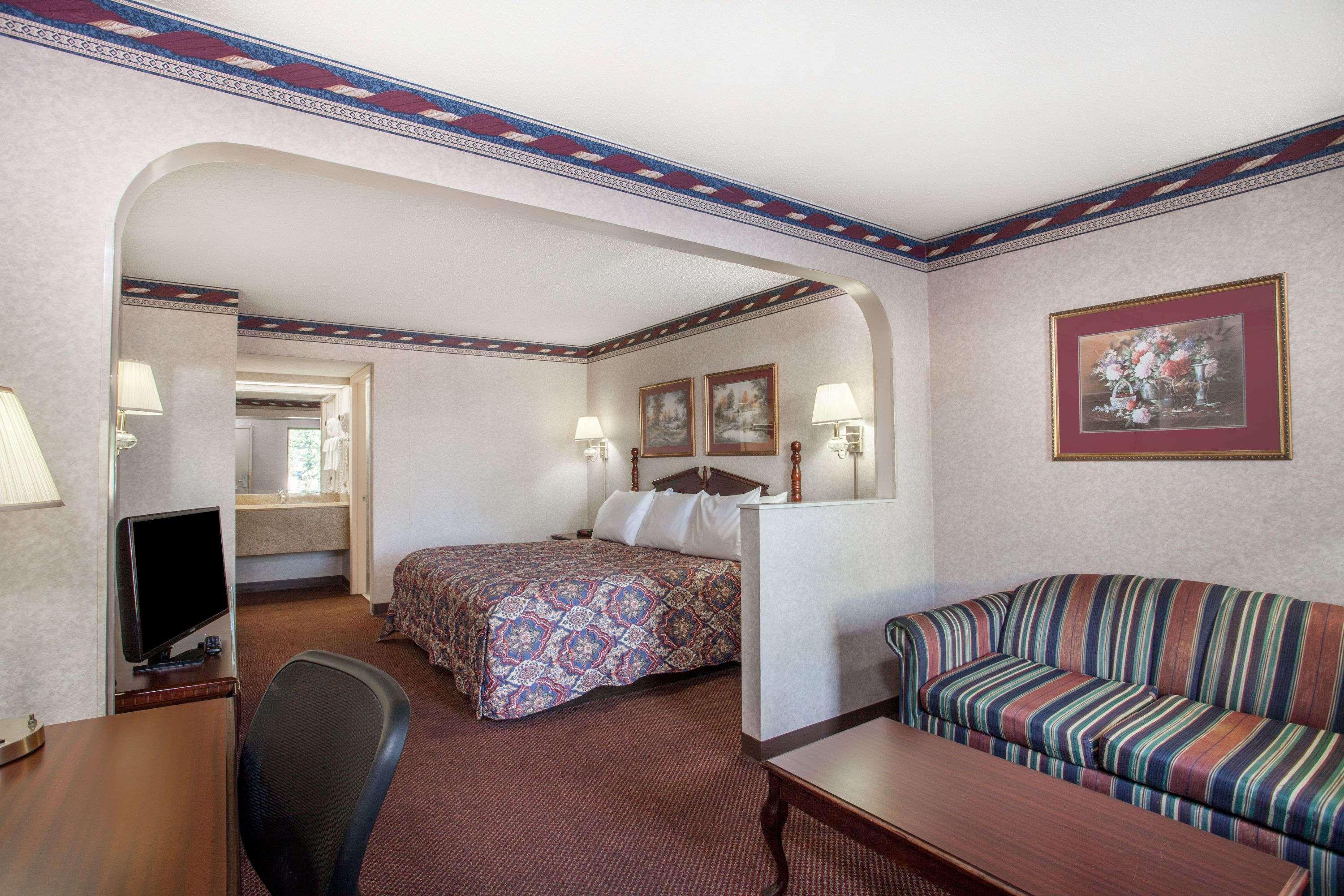 Days Inn By Wyndham Saint Pauls Rum bild