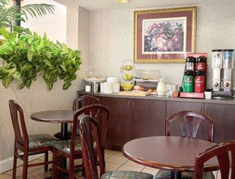 Days Inn By Wyndham Saint Pauls Restaurang bild